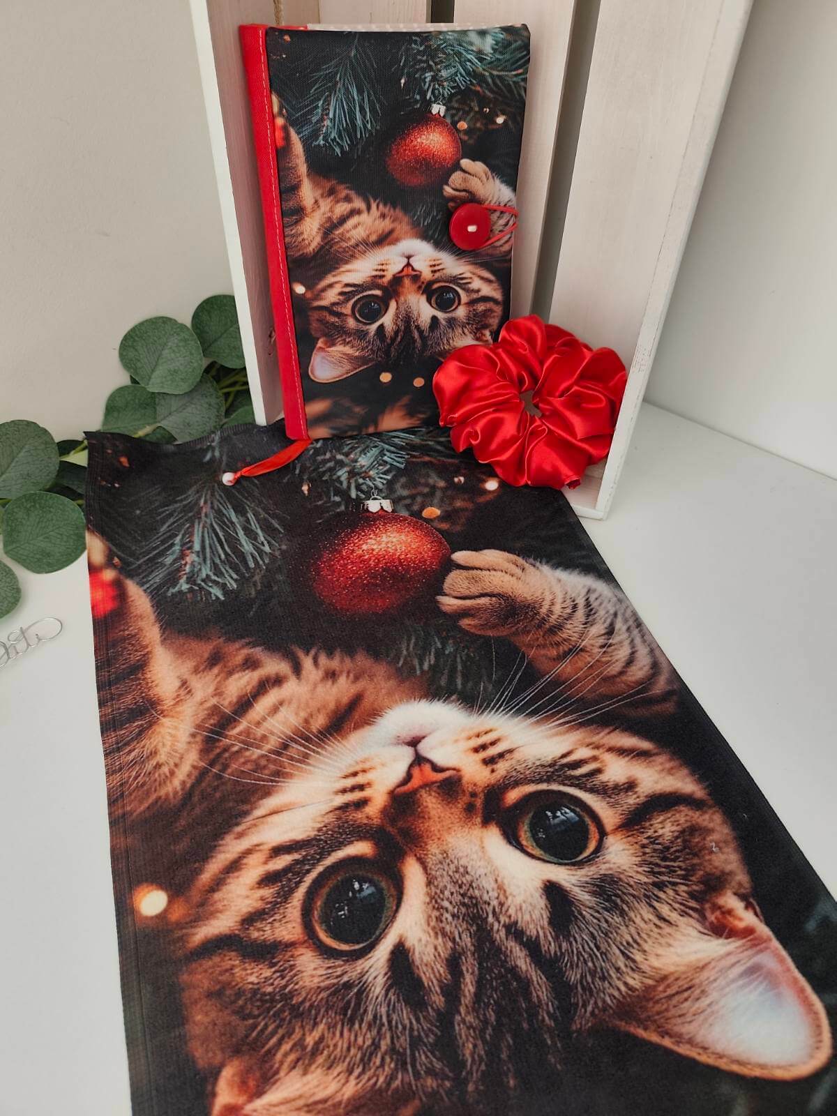 Калъф за книга, кърпа и скрънчи